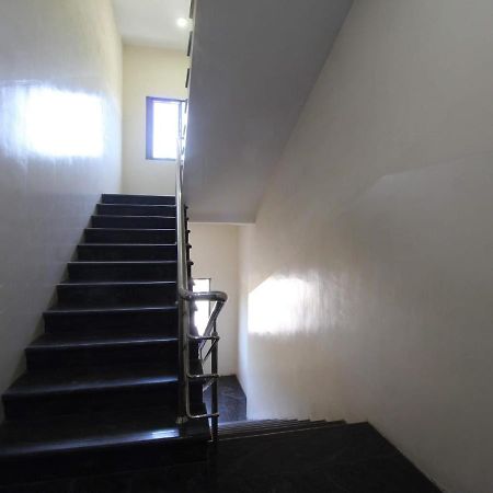 Отель E S Residency Тхени Экстерьер фото