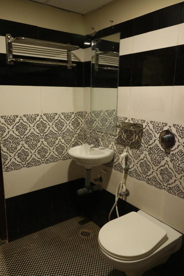 Отель E S Residency Тхени Экстерьер фото