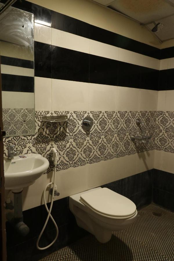 Отель E S Residency Тхени Экстерьер фото