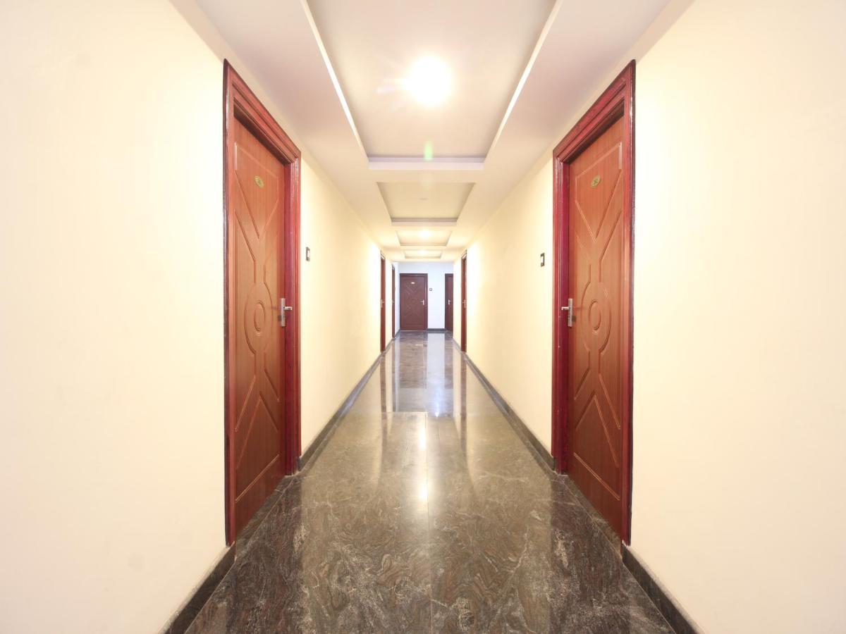 Отель E S Residency Тхени Экстерьер фото
