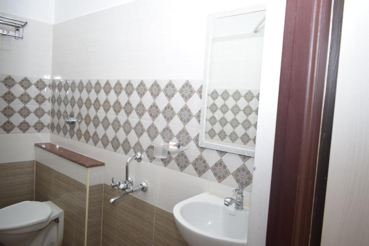 Отель E S Residency Тхени Экстерьер фото