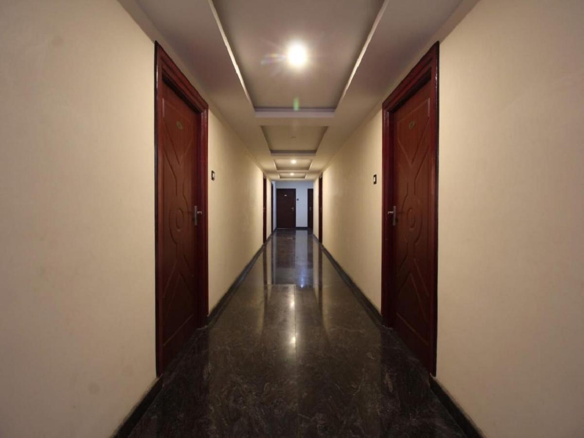 Отель E S Residency Тхени Экстерьер фото