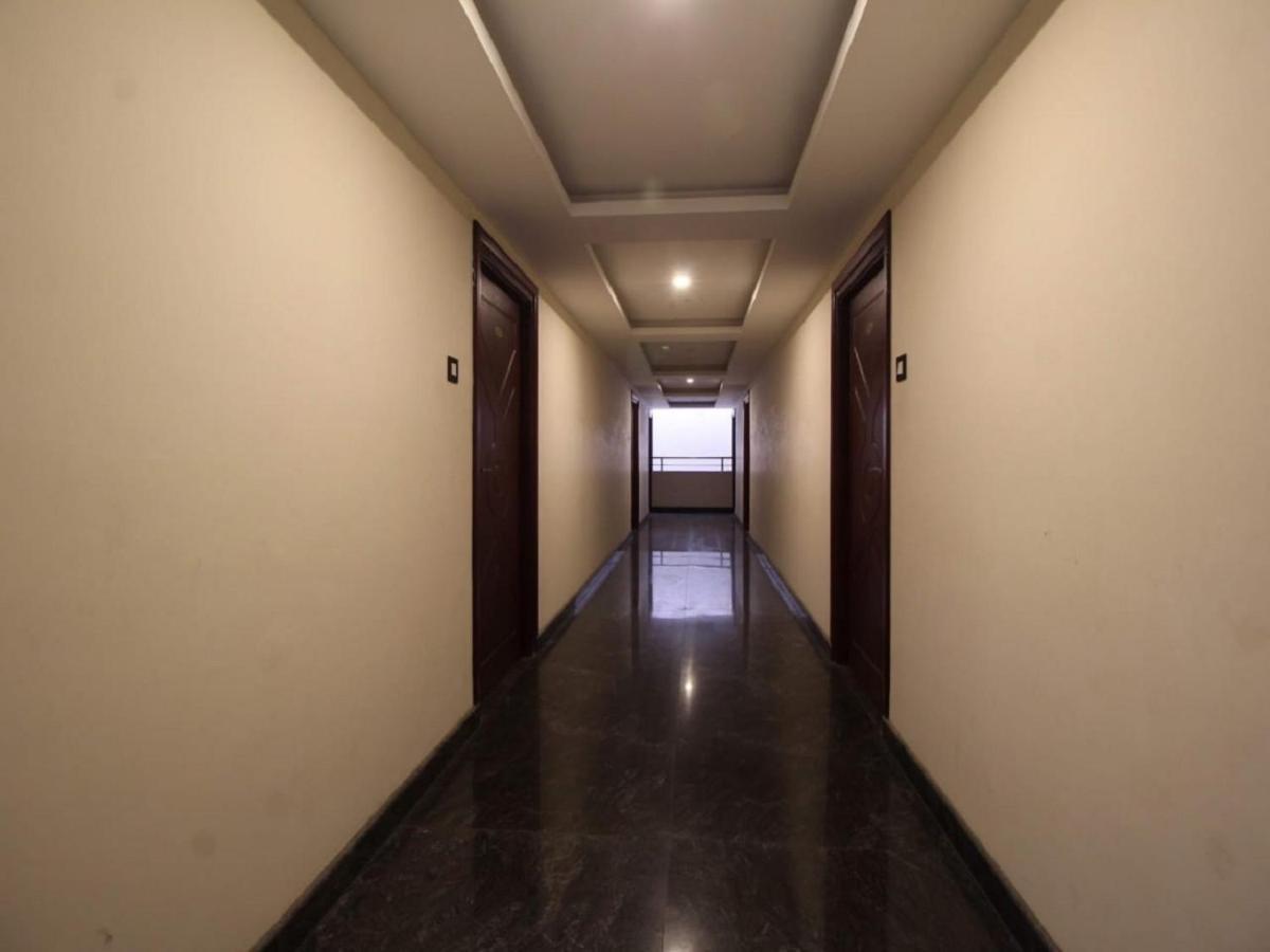 Отель E S Residency Тхени Экстерьер фото