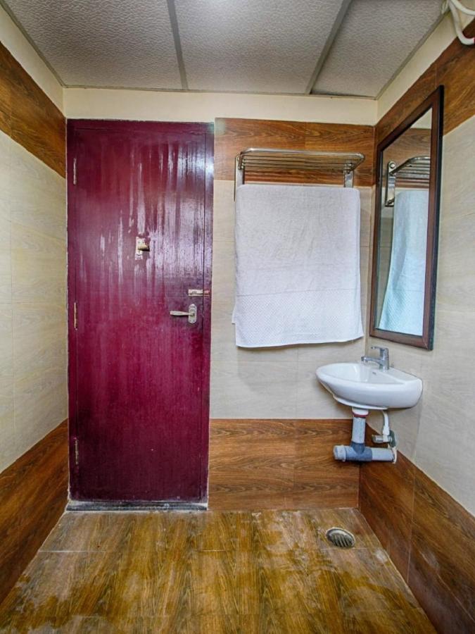 Отель E S Residency Тхени Экстерьер фото